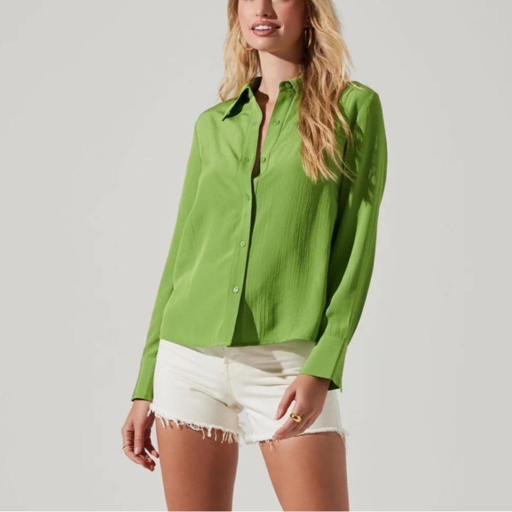 ASTR The Label Green Tie Back Button Down Shirt